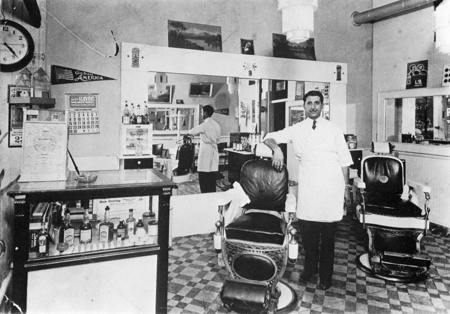 Chicago - Uno dei tanti barbieri italiani di Chicago, negli anni ’50