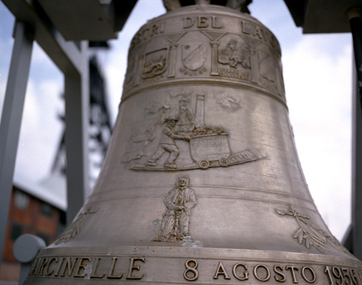 Le Bois du Cazier (Marcinelle, Charleroi). La campana in miniera suona in caso d’allarme: al Bois du Cazier suona 262 rintocchi ogni 8 agosto, alle 8.